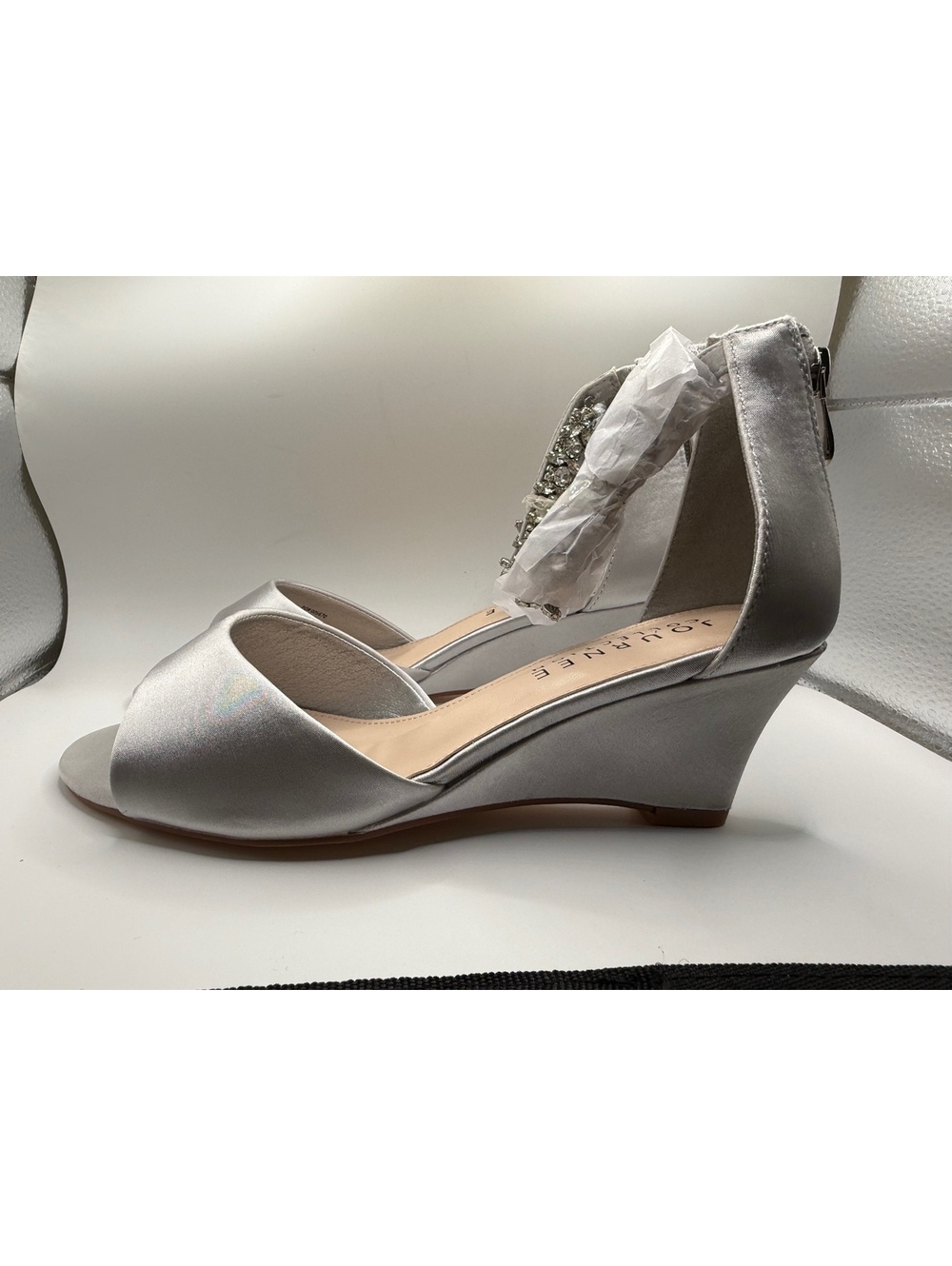 Journee Collection Women’s 8 Connor Back Heel Zip Wedge Grey